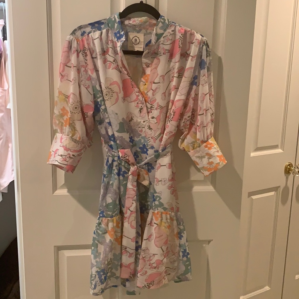 Adorable summer dress. Medium. Multi color. Belted